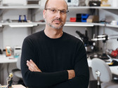 Andy Rubin seems to have investors in the palm of his hand. (Source: Essential)