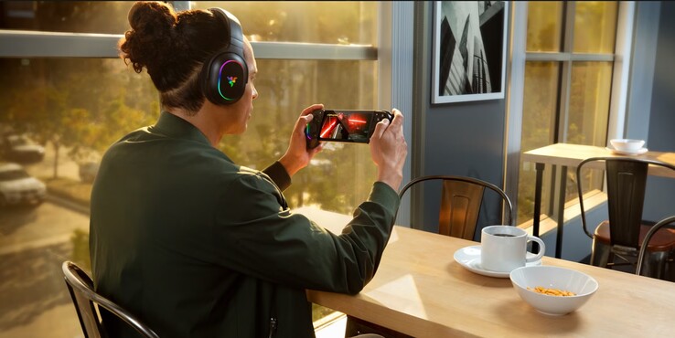 Razer PC Remote Play at cafe (Image source: Razer PR)
