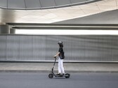 The Segway Ninebot electric kickscooter offers up to 25 miles (~40 km) range on a single charge (Image source: Segway)