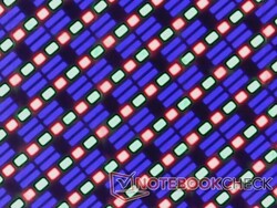 Glossy OLED is crisp with only a slight moire or graininess effect