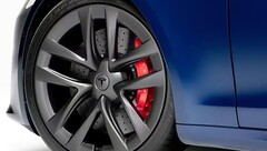 The new Model S Plaid carbon ceramic brake kit (image: Tesla)