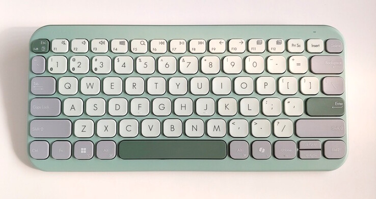 The F and J keys are perfectly centered above the spacebar to the delight of touch typists. (Image source: Notebookcheck)