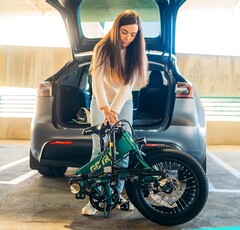 The Gotrax F1 2.0 e-bike features a foldable design (Image source: Gotrax)