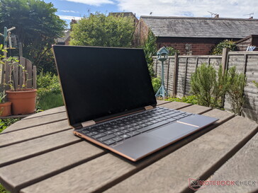 Sure View switched on at maximum brightness on a sunny day. (Image source: Notebookcheck)