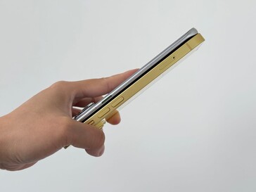 Infinix Hot 60 Pro+ vs iPhone 14. (Image source: UniverseIce on X)