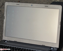The E570 outdoors (direct sunlight).