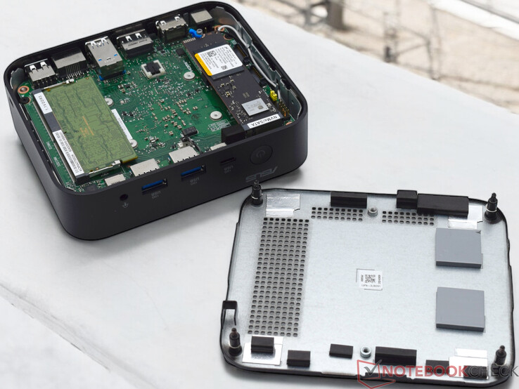 Asus NUC 14 Essential with opened underside