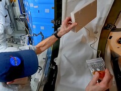Science YouTuber Steve Mould has revisited the chain fountain effect he discovered – this time aboard the ISS, with help from astronaut Don Pettit. (Image source: Steven Mould)