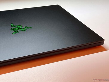 Razer Blade 14 gaming laptop top cover (Image source: Andreas Osthoff)