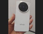 Vivo X200 Pro Mini boasts flagship hardware in a compact chassis. (Image source: Weibo)