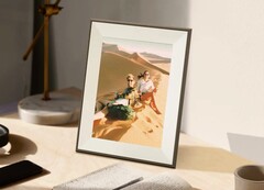 Aura Ink utilizes an e-ink panel to display pictures digitally (Image source: Aura Frames)