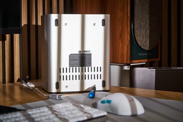 To replace the M.2 SSDs, four screws must be loosened.