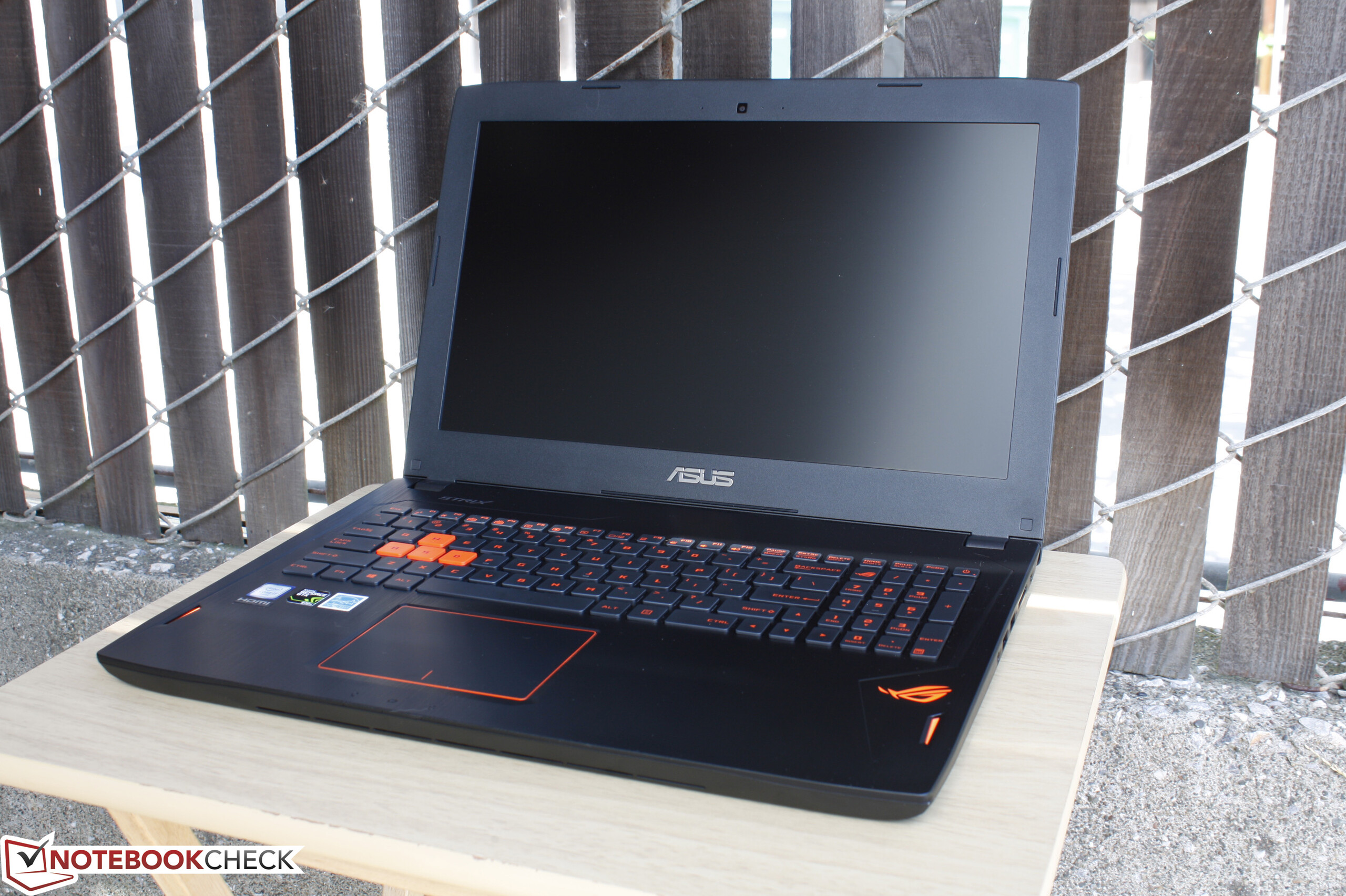 Asus ROG Strix GL502VT-DS74 Notebook Review - Notebookcheck Review