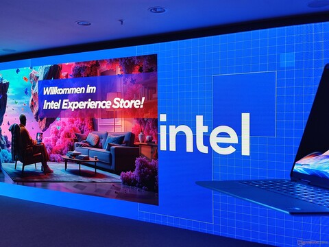 A large LED wall in the Intel Experience Store in Munich (Image source: Benjamin Herzig)