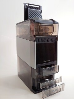 Front. (Image source: Notebookcheck)