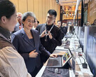 AMD's Lisa Su using the MINISFORUM V3 at AMD's recent AI ​​PC Innovation Summit. (Image source: MINISFORUM)