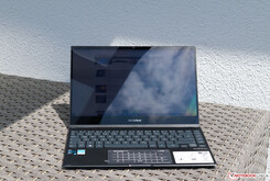 The Asus ZenBook Flip 13 UX363 in sunlight