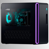 Komputer do gier Alienware Aurora po lewej stronie (źródło zdjęcia: Dell)