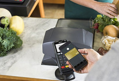 Android Pay in a grocery store (Source: Google - The Keyword)