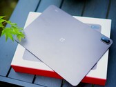 Despite its large battery, the device remains slim—though you’ll notice the weight difference with the OnePlus Pad 4.