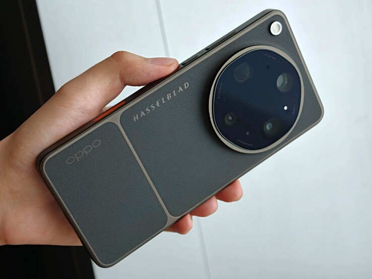 The alleged final Oppo Find X9 Ultra design with Hasselblad camera