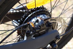 The hydraulic disc brakes provide reliable braking