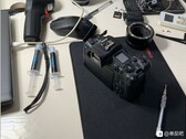 A Canon EOS R5 with thermal paste. (Source: Baidu)