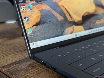 No edge-to-edge glass overlay for matte option