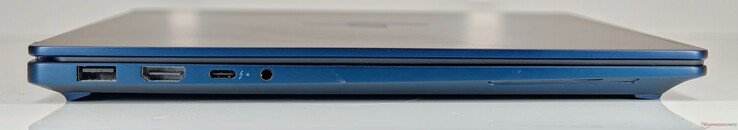Left: USB 3.2 Gen 2 Type-A, HDMi 2.1-out (4K 120 Hz), Thunderbolt 4 (DisplayPort 2.1-out, Power Delivery 3.1), 3.5 mm combo audio jack