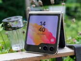 Apple's first foldable iPhone will mimick Samsung's Z Flip, claims report. (Image source: Notebookcheck)