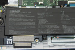 The 42 Wh battery offers a decent runtime