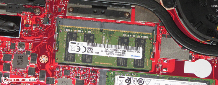 The system memory (32 GB) runs in dual-channel mode. There is only one RAM slot (16 GB is soldered)
