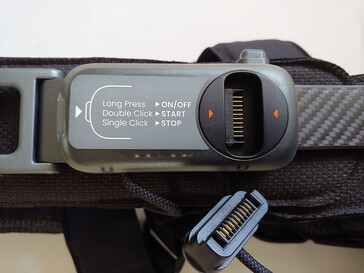 Rear controller with power button & connector. (Image source: Notebookcheck)