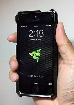 A possible design that Razer can adopt for the gaming smartphone. (Source: straitstimes.com)