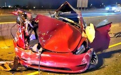 The Tesla Model 3 was completely wrecked in the double crash accident. (Image source: @OPP_HSD)