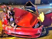 The Tesla Model 3 was completely wrecked in the double crash accident. (Image source: @OPP_HSD)