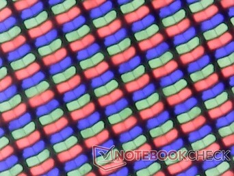 Glossy overlay for sharp subpixels and minimal graininess