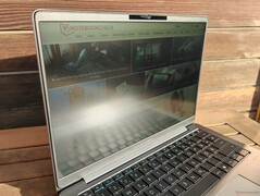 Outdoor viewing in the sun