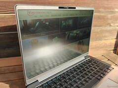 Outdoor viewing in the sun