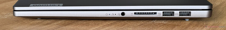 Right: 3.5-mm audio jack, SD card reader, 2x USB-A 3.2 Gen 1 (5 GBit/s, 1x Powered)