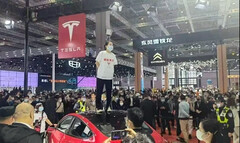 It&#039;s not the first time Tesla owners protest brake failure in China (image: CNEVPost) 