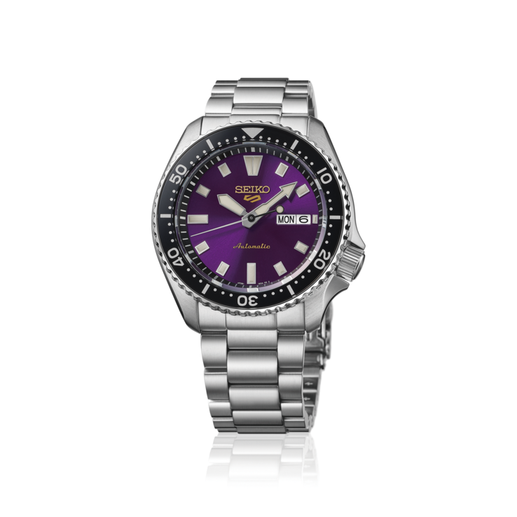 The Seiko HDB003 features a Edo Purple dial