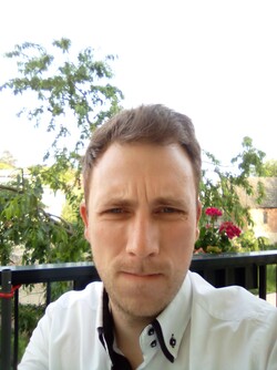 Taking a selfie with the Oukitel C15 Pro