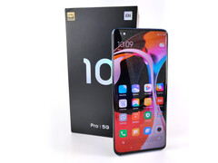 While the Xiaomi Mi 10 Pro has a great display, the Xiaomi smartphone lacks a 120-Hz refresh rate and 1440p resolution