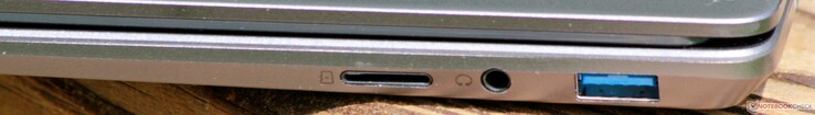 Right: USB 3.1 Gen 1 Type-A, Headset jack, microSD card reader