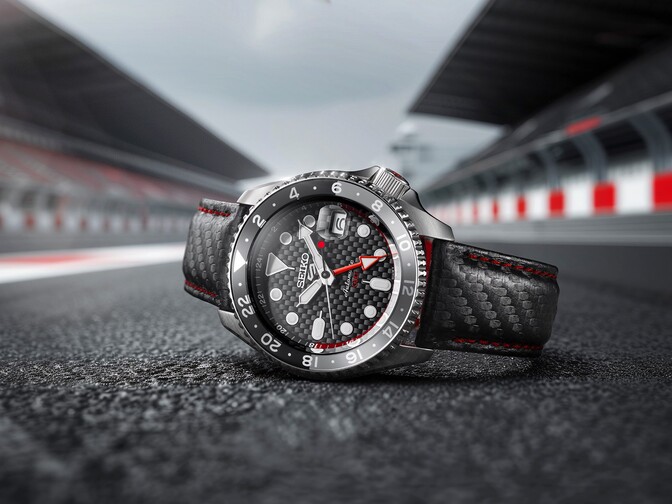 時計 SEIKO 5 Sports GMT Limited Edition csm_Seiko-5-Sports-x-Supercars