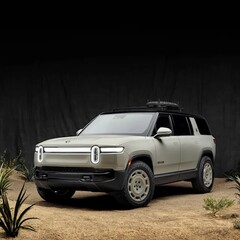 The electric R1T Limited Edition California Dune (Image source: Rivian)