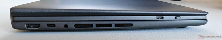 Left: HDMI 2.1 FRL, USB-C 4.0 with Thunderbolt 4 (40 GBit/s, DisplayPort, Power Delivery), 3.5 mm audio, USB-C on the keyboard (only for charging)