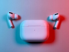 Apple&#039;s popular wireless headphones, the AirPods Pro, are now part of a lawsuit filed in California (Image: Ignacio R)