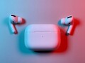 Apple's popular wireless headphones, the AirPods Pro, are now part of a lawsuit filed in California (Image: Ignacio R)